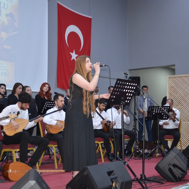 Bulanık'ta "Anadolu İzleri Halk Konseri" büyük ilgi gördü