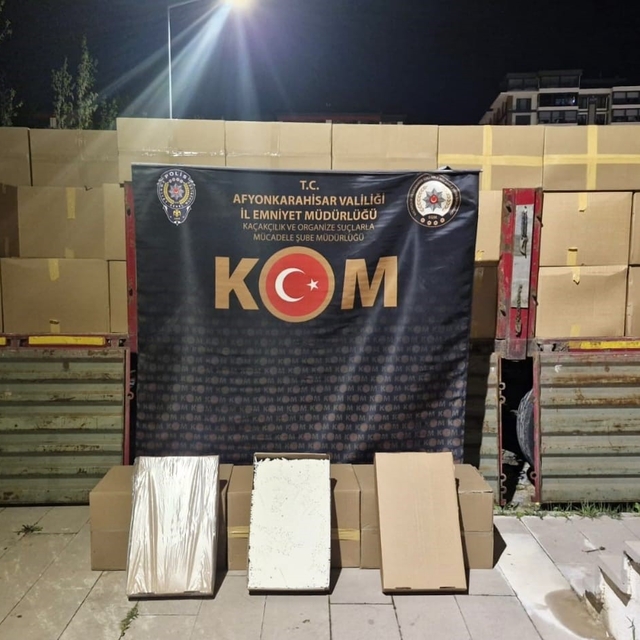 Polis 20 milyon TL'lik kaçak doldurulmuş makaron ele geçirdi