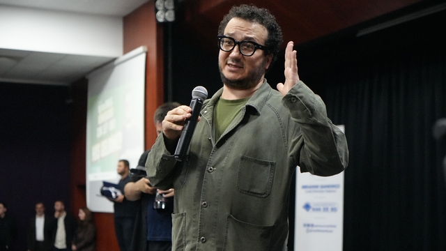 Prof. Dr. Oytun Erbaş: "Sosyal medya modern bir eroin"
"Çocuklarınızın sosyal medyası olmasına izin vermeyin"
"Çocuklarınızı Instagram'dan uzak tutun. Orası modern bir eroindir"
"Çocuğu ne kadar rezil büyütürseniz o kadar iyi adam olur"
"Türkiye'yi bu hale getiren Batılı akımlardır"
"Bu çocukları, 'ben zorluk çektim, çocuklarım çekmesin' diyen aileler böyle yaptı"