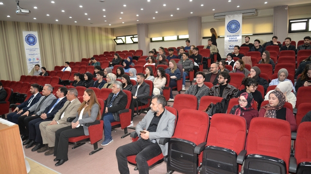 BUÜ'de  "Ortak Dış Politika Vizyonu" konuşuldu