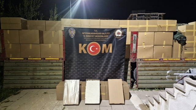 Polis 20 milyon TL'lik kaçak doldurulmuş makaron ele geçirdi