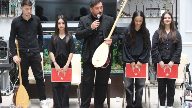 Samsun'da liseliler milli ve manevi değerleri ezgilerle yaşatıyor