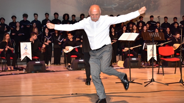 Denizli'nin unutulan türküleri 150 öğrencinin emeğiyle sahneye taşındı