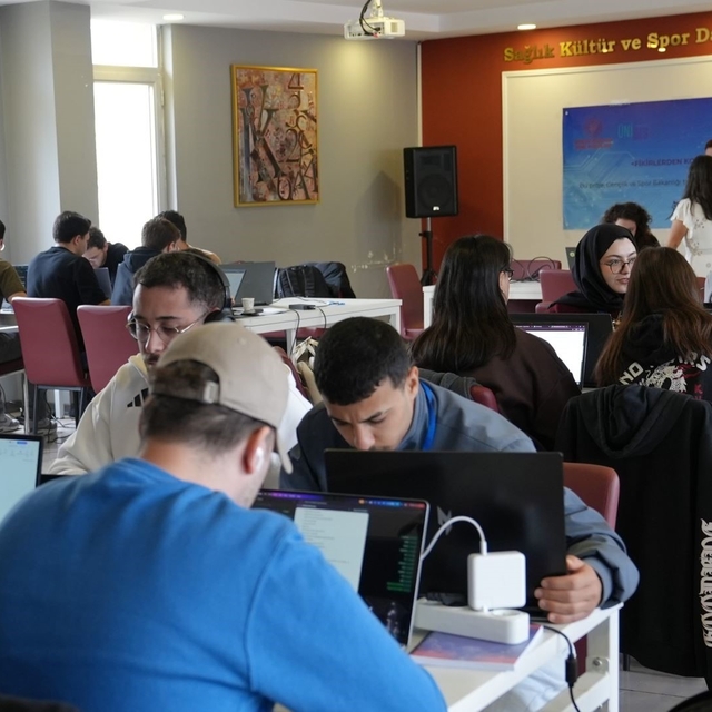 KBÜ'de web ve mobil projeler için hackathon düzenlendi