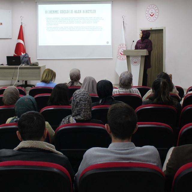 Bayburt'ta meslek elemanlarına 'Özel Çocuklarla Çalışma' eğitimi verildi