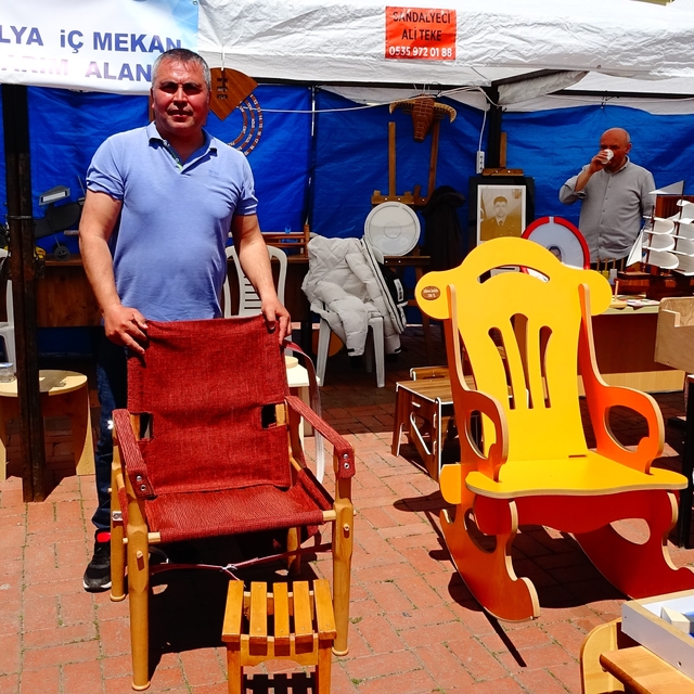 Tavşanlı'da mesleki eğitim şöleni
Kurulan stantlar geleceğin teknisyen ve t...