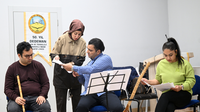 Öğretmenler kurdukları topluluk ile tiyatro sahnelerine uzandı