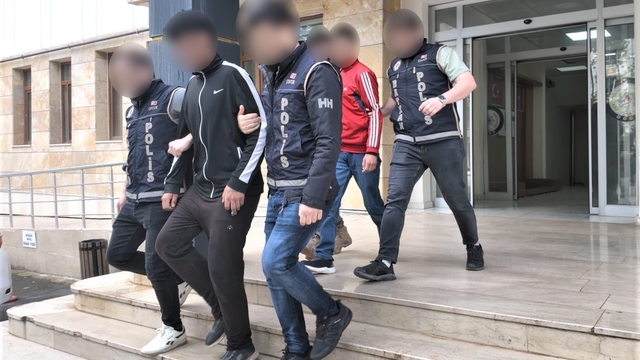 İnşaat alanında suçüstü yakalanan 2 hırsızlık şüphelisi tutuklandı