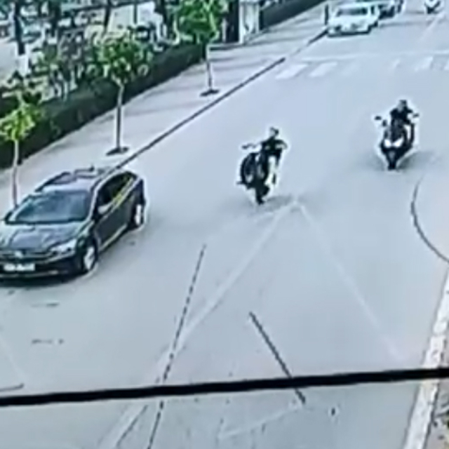 Trafikte tek teker üzerinde motosiklet kullanan sürücüye 56 bin lira ceza