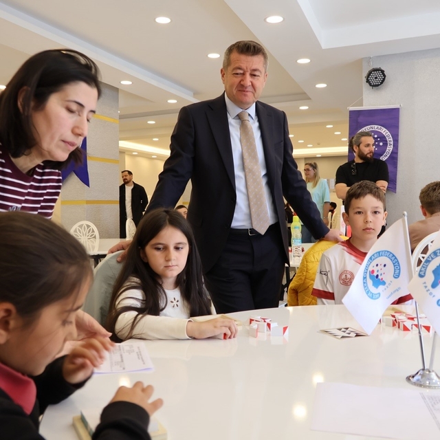 Bilecik'te 60 öğrenci zekâ oyunlarında kıyasıya yarıştı