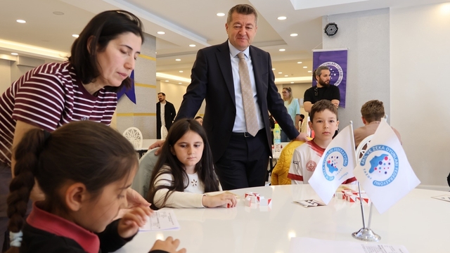 Bilecik'te 60 öğrenci zekâ oyunlarında kıyasıya yarıştı