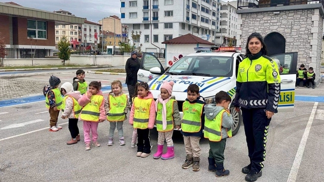 Bilecik'te öğrencilere trafik eğitimi