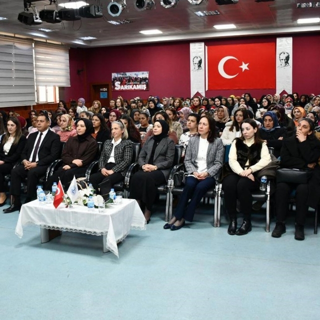 Kars'ta koruyucu aile hizmeti için farkındalık toplantısı düzenlendi