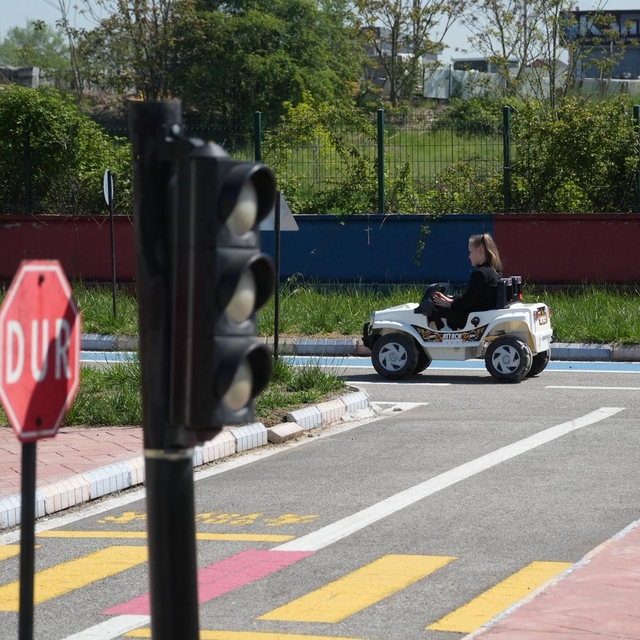 Öğrenciler trafiği sahasında öğrendi
Geleceğin sürücüleri trafik eğitim par...