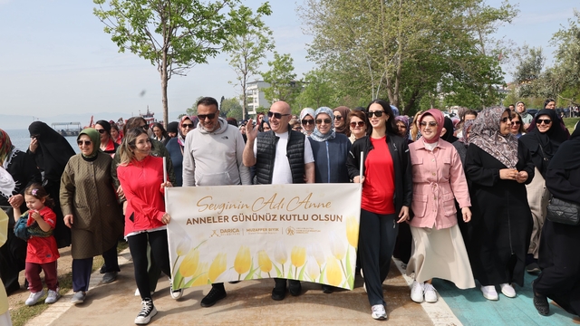 Darıca'da Anneler Günü yürüyüşü düzenlendi
