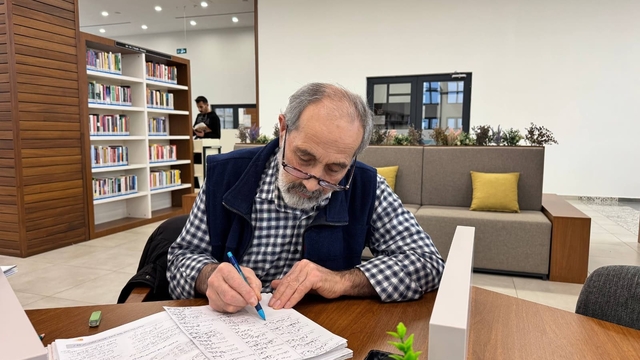 68 yaşında kütüphanede Osmanlıca ve Arapça öğreniyor
Tuğran Amca'nın Osmanlıca ve Arapça tutkusu