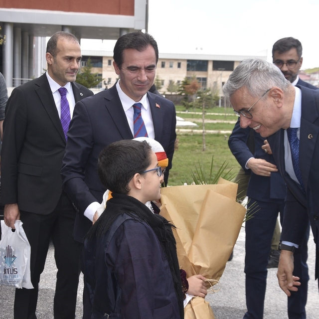 Sağlık Bakanı Memişoğlu: "Bitlis'ten başka ile hasta gitmesini engelleyecek...