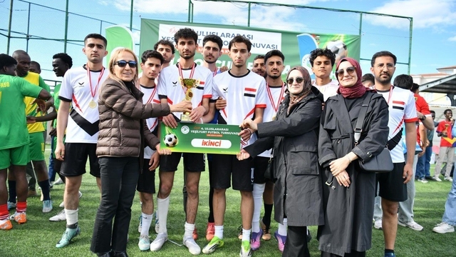 Mini Dünya Kupası'nda kardeşlik kazandı: Yeşilyurt'ta uluslararası futbol coşkusu
