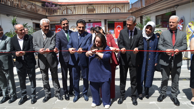 Muş'ta "anne" temalı sanat sergisi açıldı
