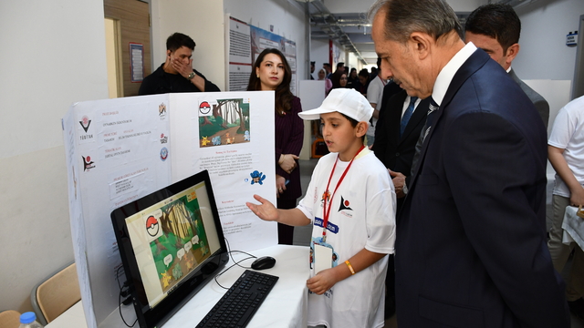 Hakkari'de TÜBİTAK 4006 Bilim Fuarı düzenledi