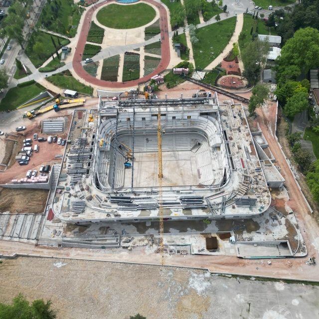 Atatürk Spor Salonu hızla yükseliyor