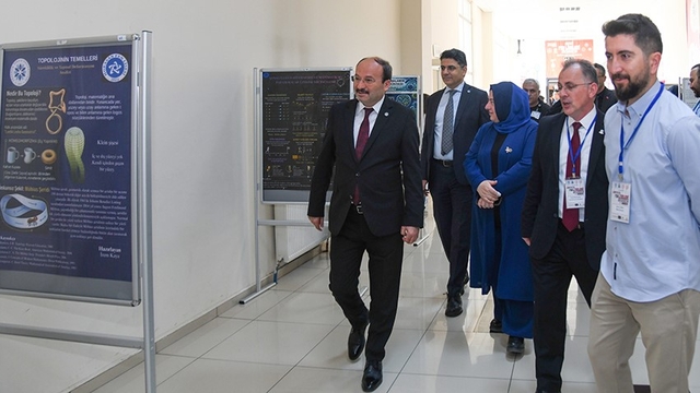 Türkiye'nin dört bir yanından gelen fen lisesi öğrencileri ETÜ'de buluştu