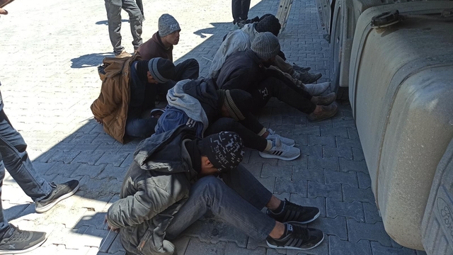 Erbaa'da konteyner yüklü tırda 7 kaçak göçmen yakalandı