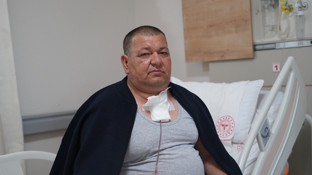 Bilecik'te bir kişinin boynundaki 542 gram tiroit kitlesi ameliyatla alındı
