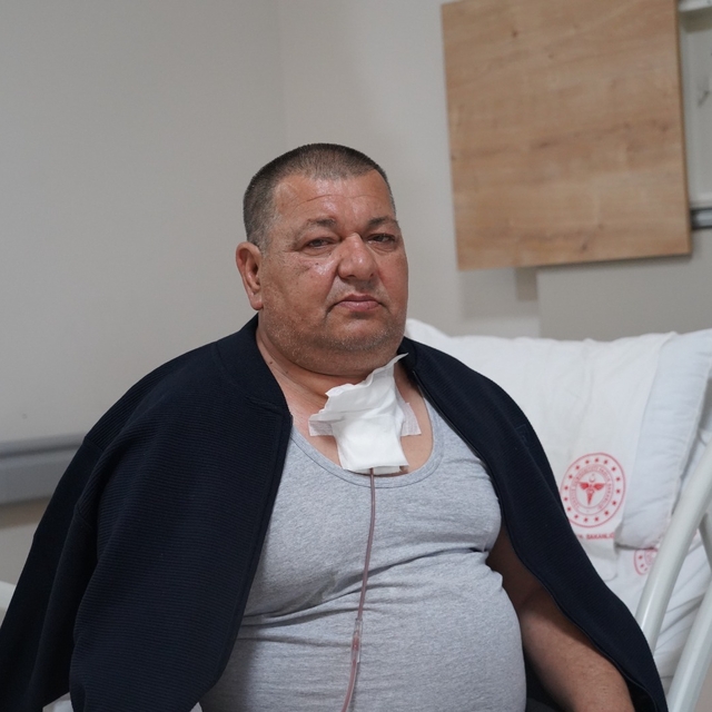 Bilecik'te bir kişinin boynundaki 542 gram tiroit kitlesi ameliyatla alındı