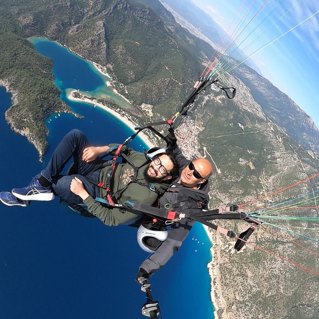 Hint diplomat Shukla, Fethiye'de yamaç paraşütüyle uçuş yaptı