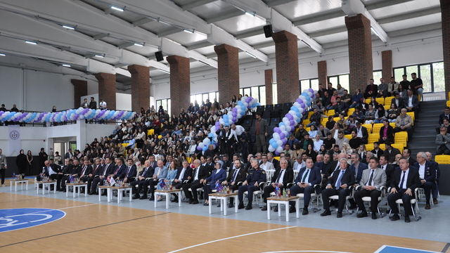 Kütahya'da yapımı tamamlanan Rıza Güral Spor Salonu törenle açıldı