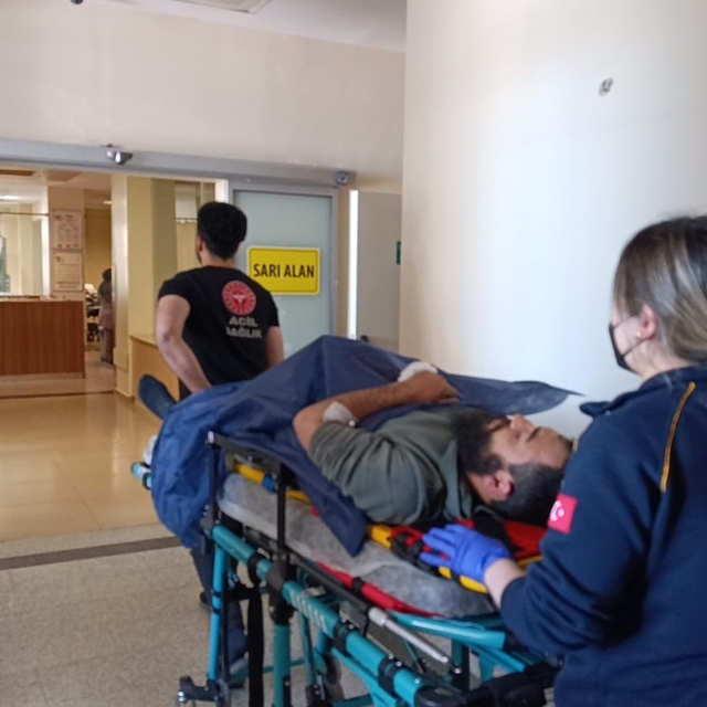 İki motosiklet çarpıştı: 1'i ağır 2 yaralı