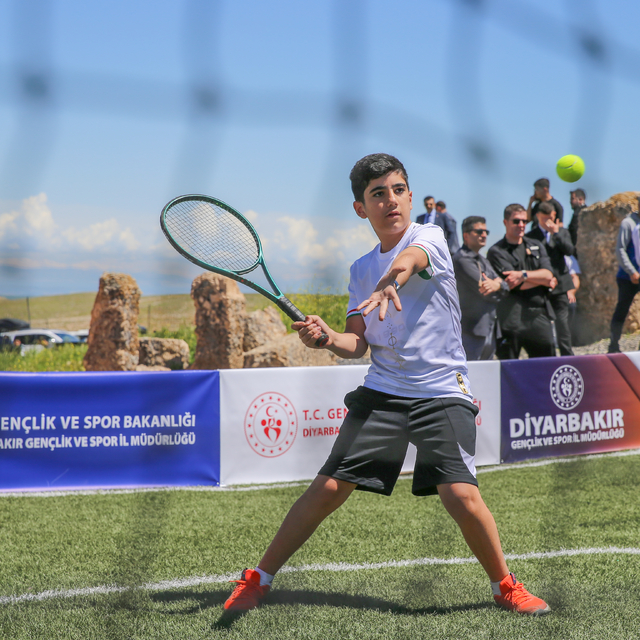 Diyarbakır'da "Zerzevan Cup 2. Türkiye Tenis Fedarasyonu Bahar Kupası"nın t...