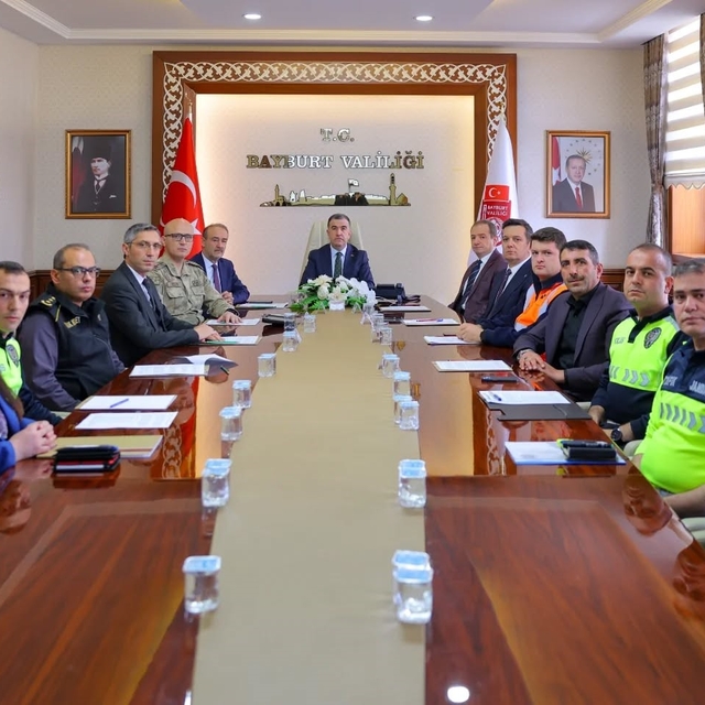 Bayburt'un ulaşım sorunları ve trafik tedbirleri toplantıda görüşüldü