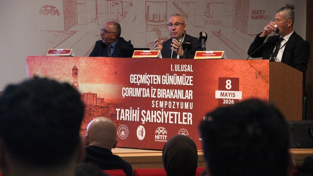 Çorum'da tarihe iz bırakanlar sempozyumda anlatıldı
Prof. Dr. Abdullah Gündoğdu:
"Osmancık'ın üç sadrazam çıkarmış olması bölgenin oynadığı rolle alakalıdır"