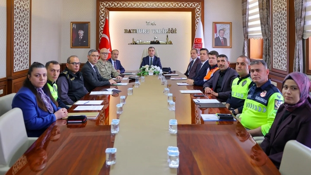 Bayburt'un ulaşım sorunları ve trafik tedbirleri toplantıda görüşüldü