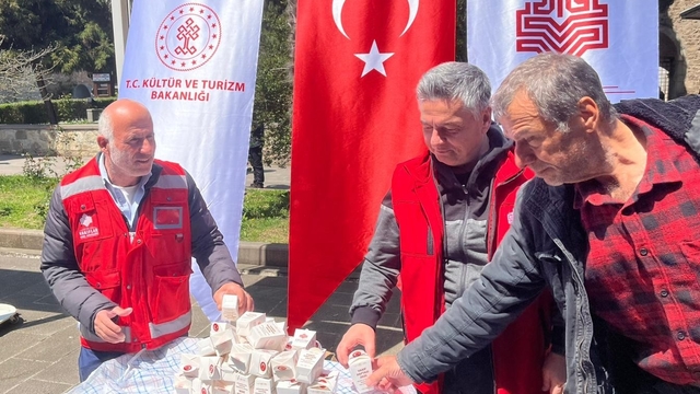 Sinop'ta Vakıf Haftası programında vatandaşlara lokum ikram edildi
