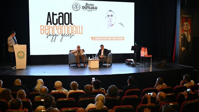 Ataol Behramoğlu Manisalılarla buluştu