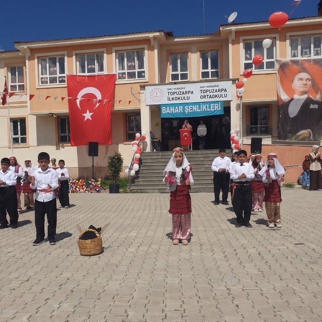 Muradiye'de 'Bahar Şenliği' düzenlendi