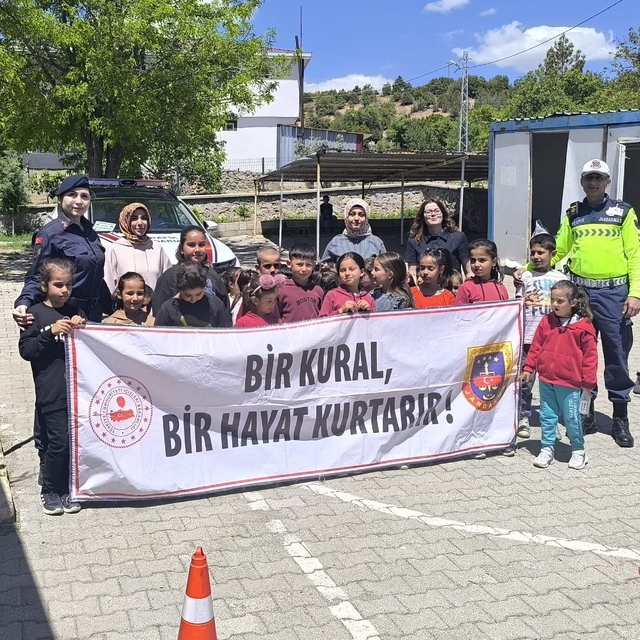 Adıyaman'da öğrencilere trafik eğitimi verildi
