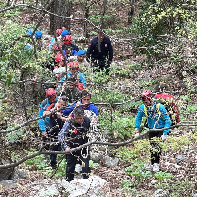 Kazdağları'nda 100 kişilik personelle zorlu kurtarma operasyonu