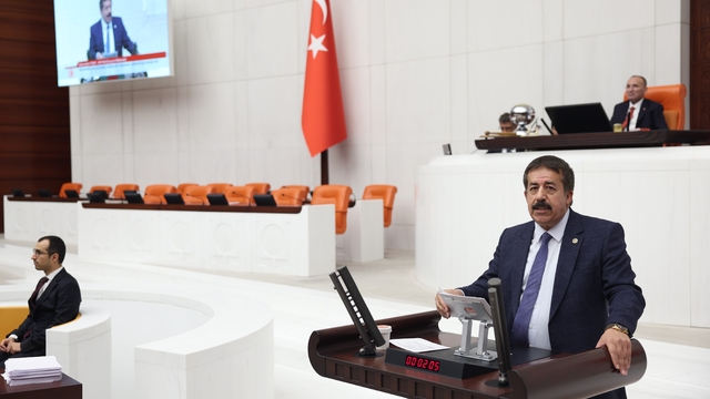Başıboş sokak köpekleri için Erzurum modeli önerisi
AK Parti Milletvekili Abdurrahim Fırat; "Çözüm kanunu uygulamaktan geçiyor"