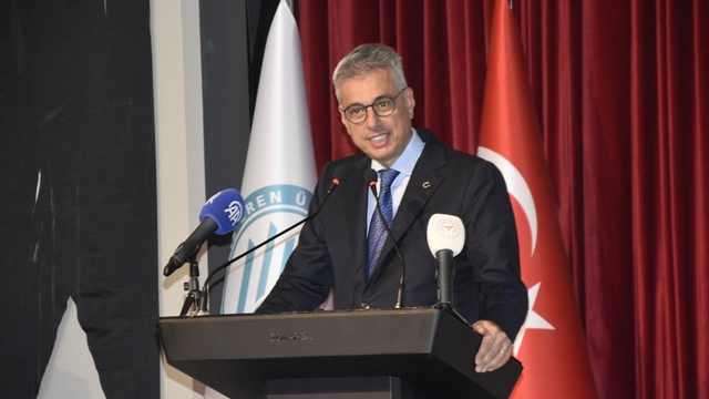 Bakan Memişoğlu: "Sağlıkta insan gücümüz en büyük şansımız"
Sağlık Bakanı Prof. Dr. Kemal Memişoğlu tıp bilimleri kongresine katıldı