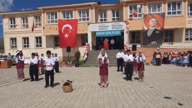 Muradiye'de 'Bahar Şenliği' düzenlendi