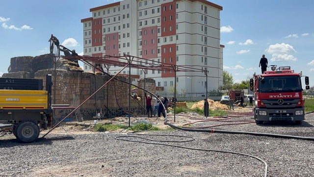 Aksaray'da çıkan yangında 50 balya saman zarar gördü