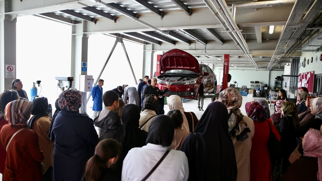 Kocaeli'de 8. sınıf öğrencilerinin velilerine meslek liseleri tanıtılıyor