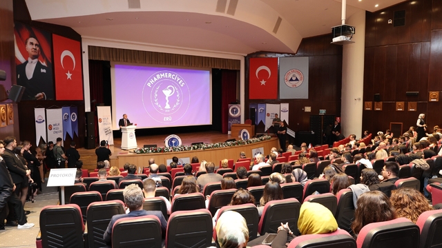 ERÜ'de 'II. Ulusal PharmErciyes Eczacılık Öğrenci Kongresi' düzenledi