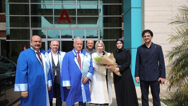 Akdeniz Üniversitesi'nde mezuniyet coşkusu İlahiyat Fakültesi ile başladı