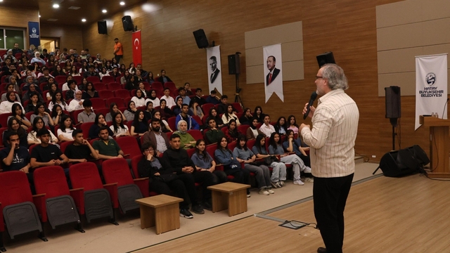 Hatay Büyükşehir'den öğrencilere sınav motivasyonu desteği