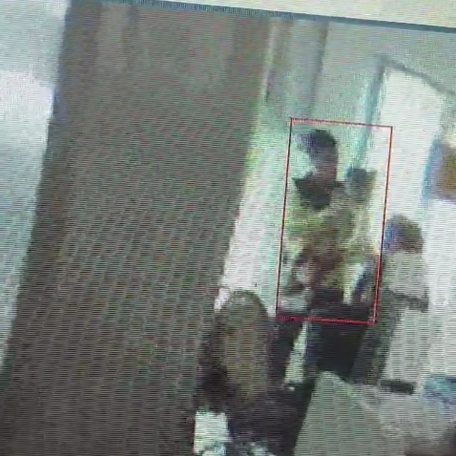 Boğazına şeker kaçan küçük kızı, jandarmanın Heimlich manevrası kurtardı
Ja...